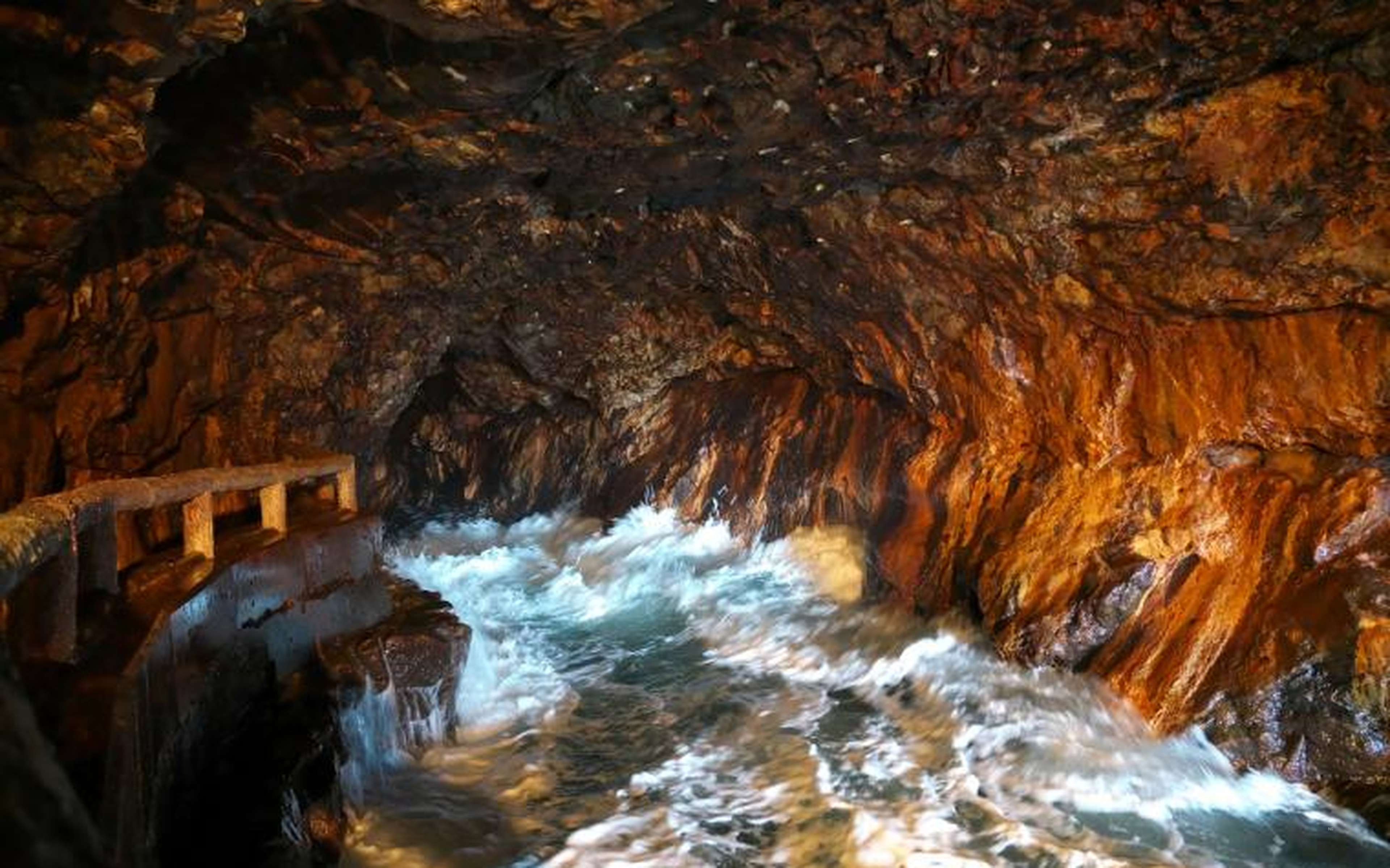 Townscapes and sightseeing spots in Wakayama's Kinan Area